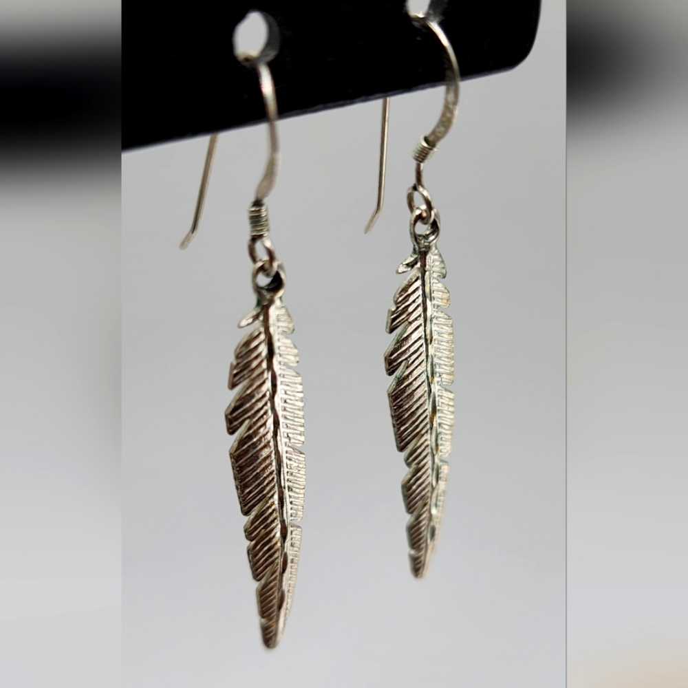 Silvertone Feather Earrings 45002-106